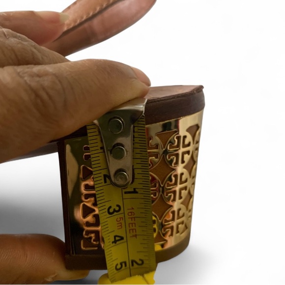 Tory Burch metal logo strap leather sandals size 9.5 brown summer block heel - Picture 10 of 11